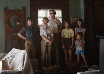 (from left) Sammy Fabelman (Gabriel LaBelle), Mitzi Fabelman (Michelle Williams), Burt Fabelman (Paul Dano), Natalie Fabelman (Keeley Karsten), Reggie Fabelman (Julia Butters) and Lisa Fabelman (Sophia Kopera) in The Fabelmans, co-written, produced and directed by Steven Spielberg.