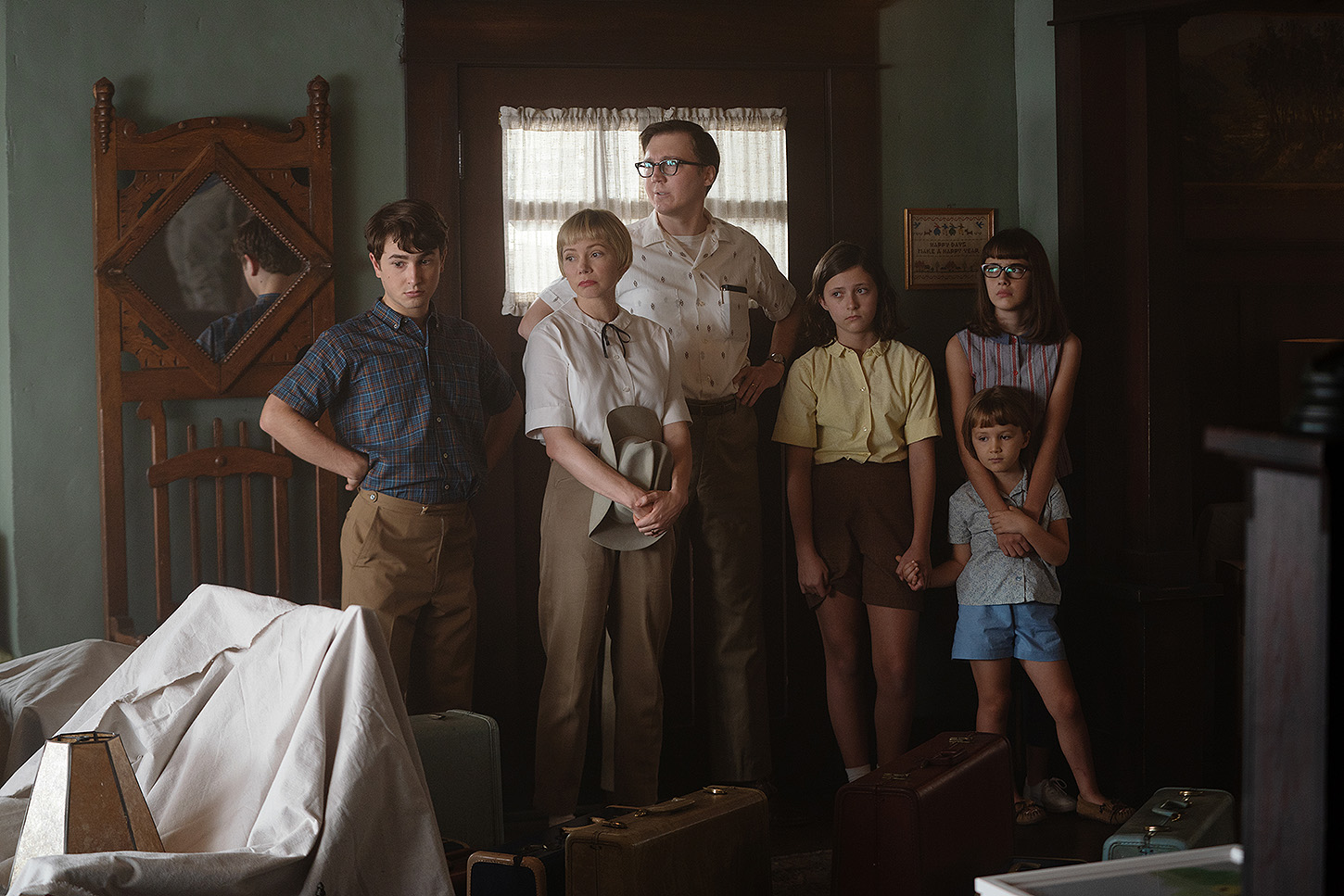 (from left) Sammy Fabelman (Gabriel LaBelle), Mitzi Fabelman (Michelle Williams), Burt Fabelman (Paul Dano), Natalie Fabelman (Keeley Karsten), Reggie Fabelman (Julia Butters) and Lisa Fabelman (Sophia Kopera) in The Fabelmans, co-written, produced and directed by Steven Spielberg.