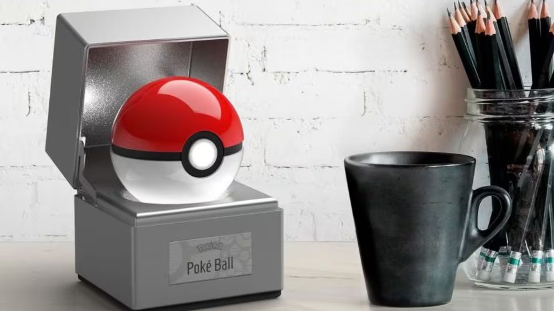 Tras el éxito de las réplicas de Pokébolas, The Pokémon Company International y The Wand Company anuncian una emocionante expansión: una serie de cinco minirréplicas de Pokébolas.